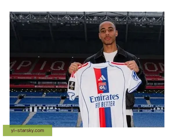 里昂官宣签下布隆德比纳尔泰